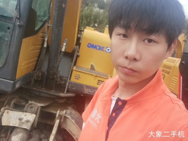 徐工 XE80D 挖掘机