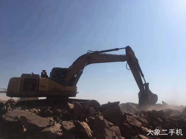 徐工 XE265C 挖掘机