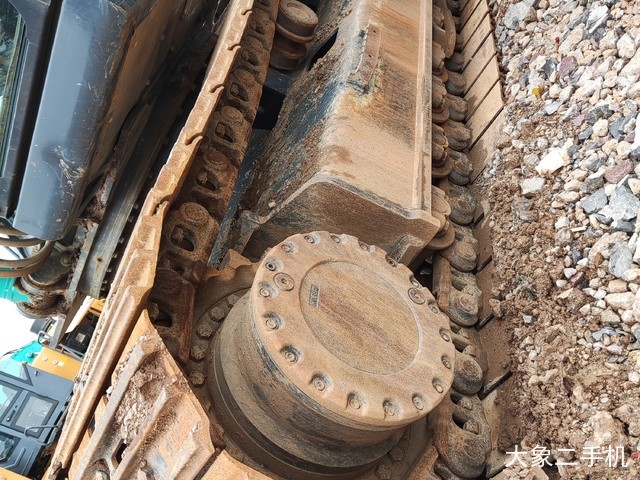 神钢 PC240LC-8 挖掘机