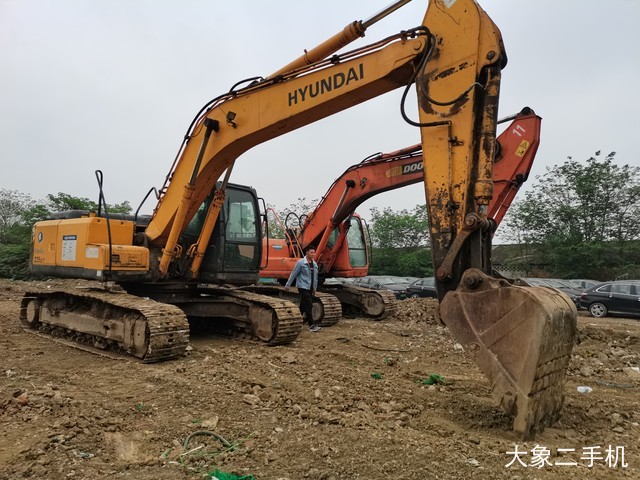 现代 R225LC-7 挖掘机