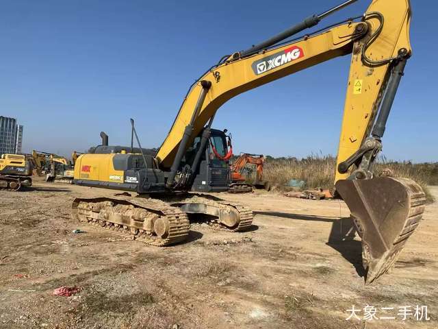 徐工 XE240D 挖掘机
