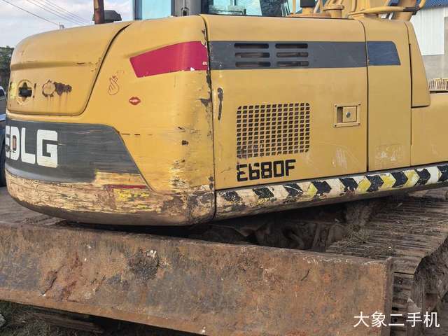 山东临工 E680F 挖掘机