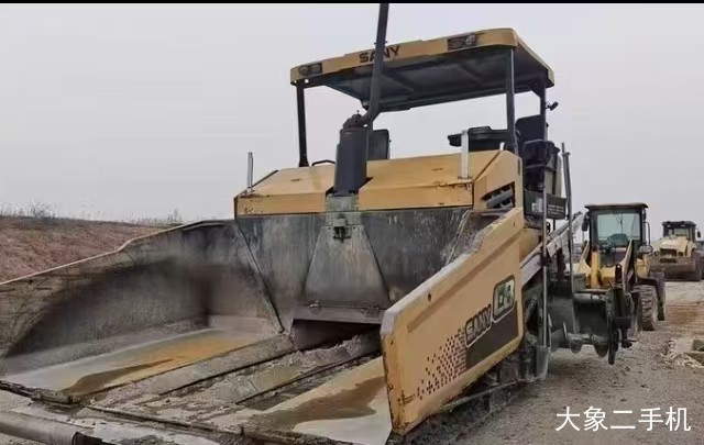 三一重工 DLT90C 沥青摊铺机