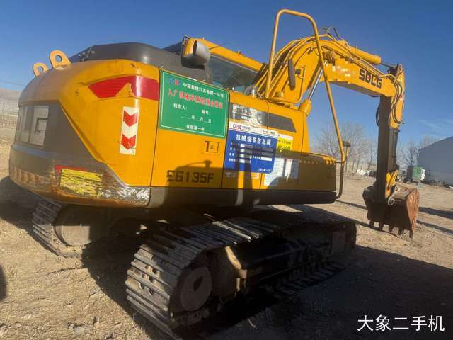 山东临工 E6135F 挖掘机