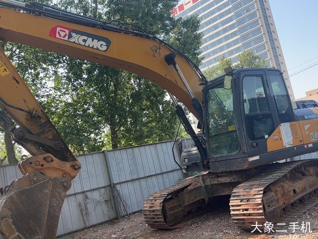 徐工 XE215 挖掘机