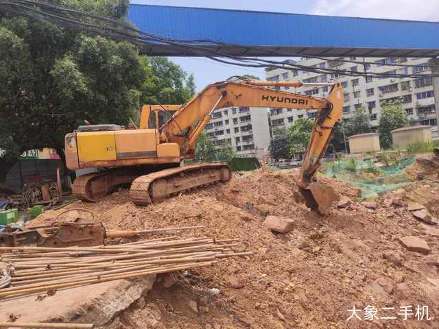 现代 R225-7 挖掘机