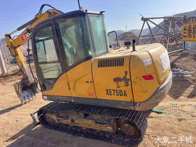 徐工 XE75D 挖掘机