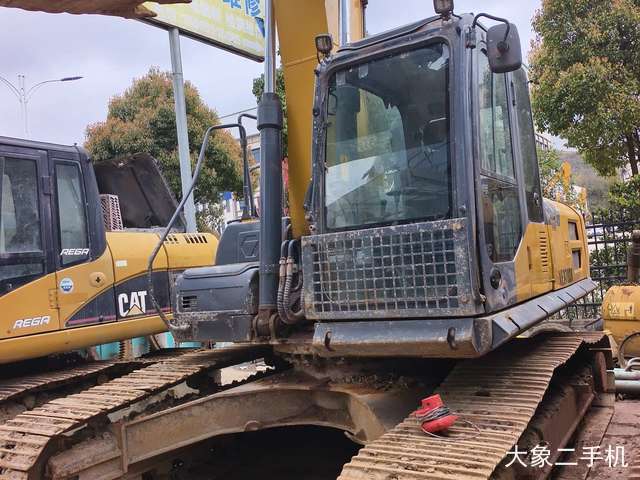 徐工 XE270DK 挖掘机