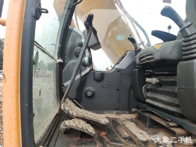 现代 R150LC-9 挖掘机