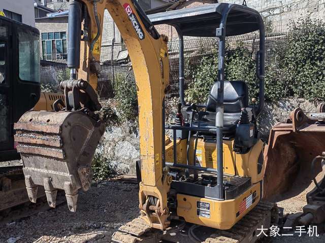 徐工 XE15U 挖掘机