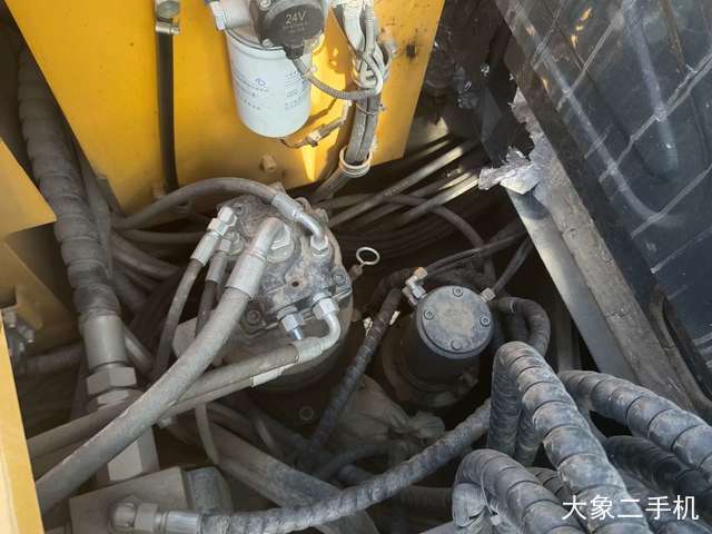 现代 R180W-9A 挖掘机