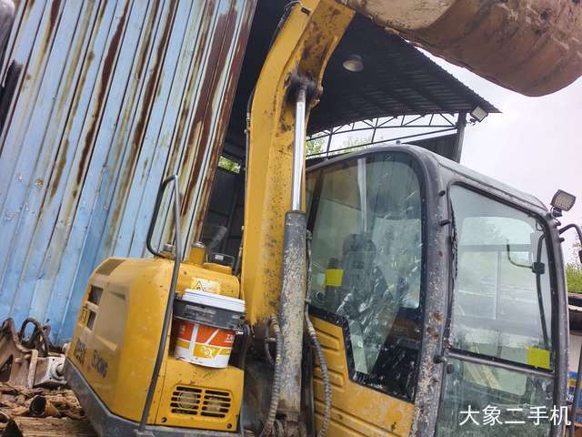 徐工 XE75D 挖掘机