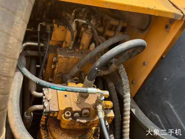 现代 R215-9 挖掘机