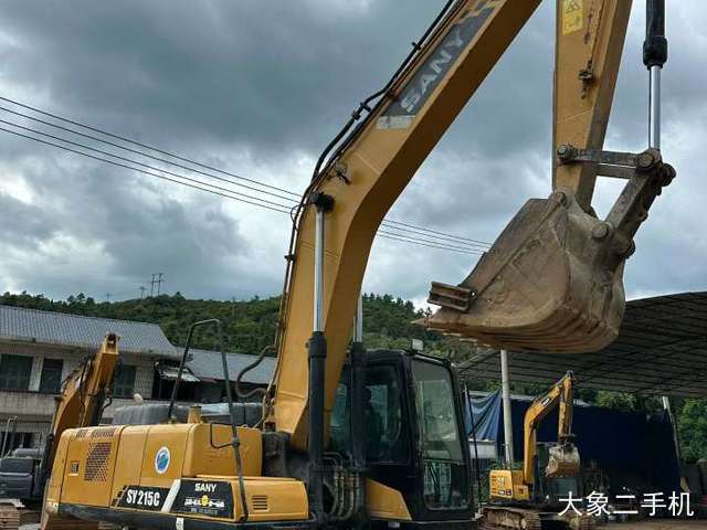 三一重工 SY215C 挖掘机