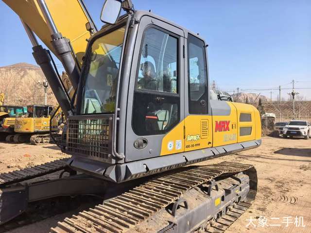 徐工 XE240D 挖掘机