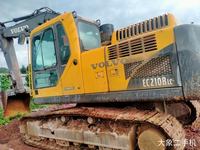 沃尔沃 EC210B 挖掘机