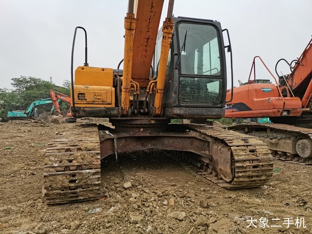 现代 R225LC-7 挖掘机