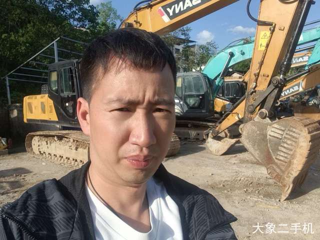 三一重工 SY215C 挖掘机