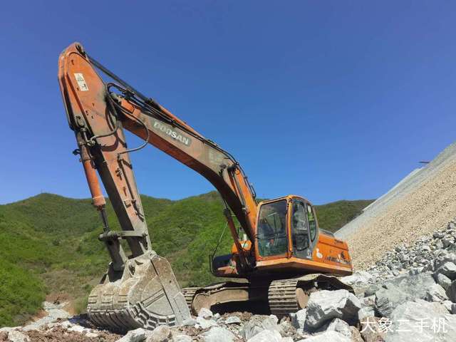 斗山 DX260LC 挖掘机