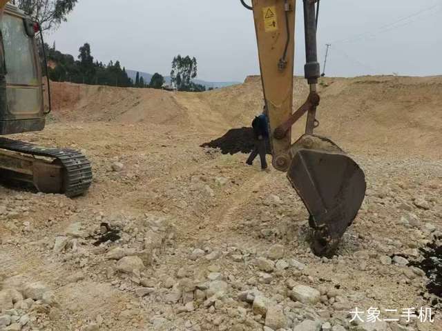 徐工 XE135D 挖掘机