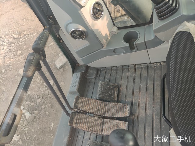 徐工 XE215D 挖掘机