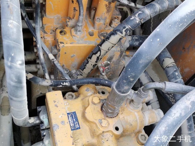 现代 R225LC-7 挖掘机