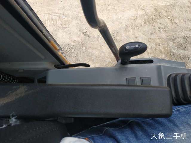 徐工 XE135D 挖掘机