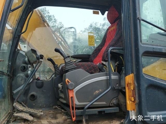 现代 R150LC-9 挖掘机