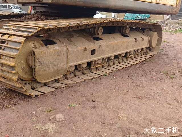 山东临工 LG6210 挖掘机