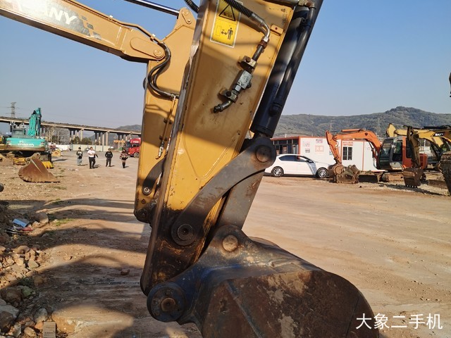 徐工 XE75D 挖掘机