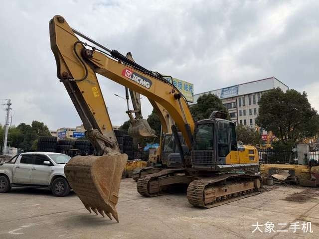 徐工 XE270DK 挖掘机