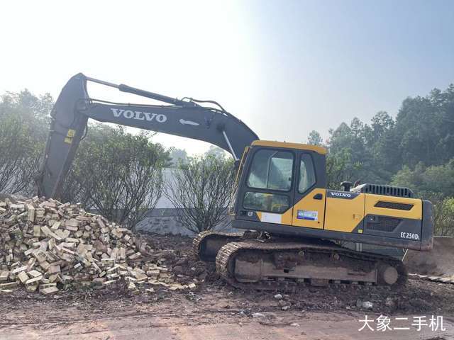 沃尔沃 EC200D 挖掘机