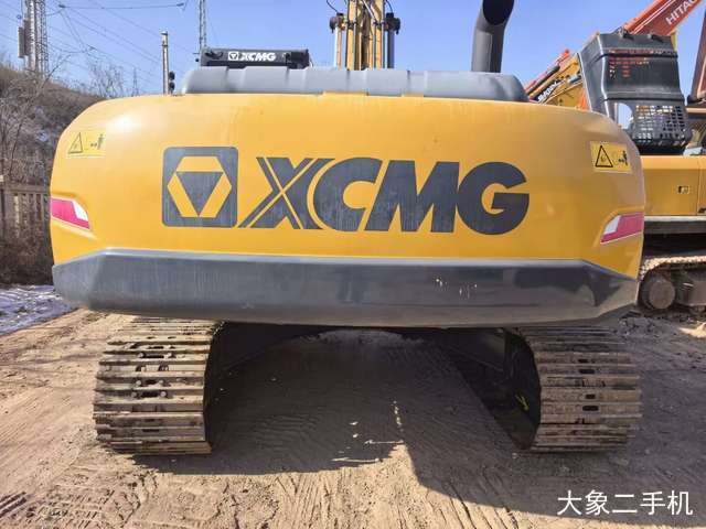 徐工 XE240D 挖掘机