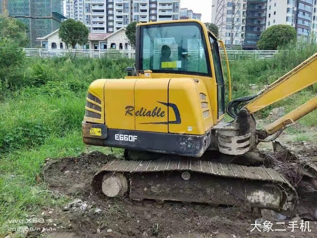 山东临工 E660F 挖掘机