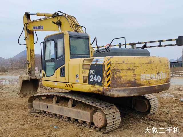 小松 PC220-8 挖掘机