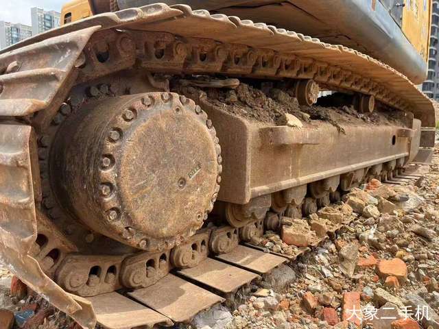 现代 R215-9 挖掘机