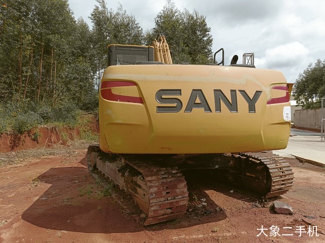 三一重工 SY215C-10 挖掘机