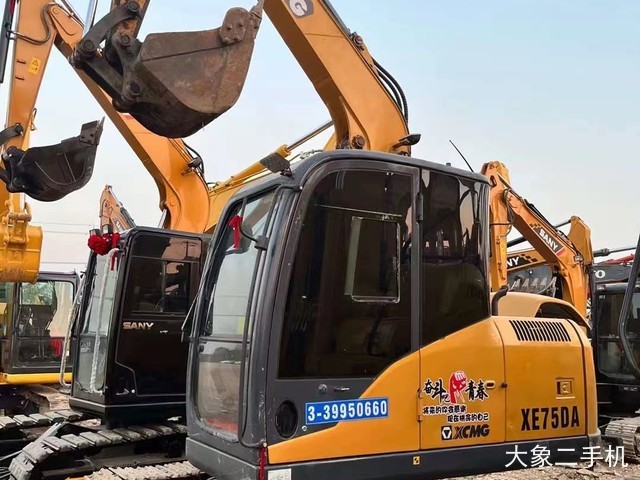 徐工 XE75D 挖掘机