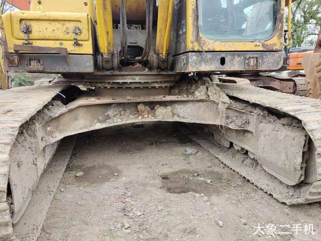 山东临工 E6225H 挖掘机