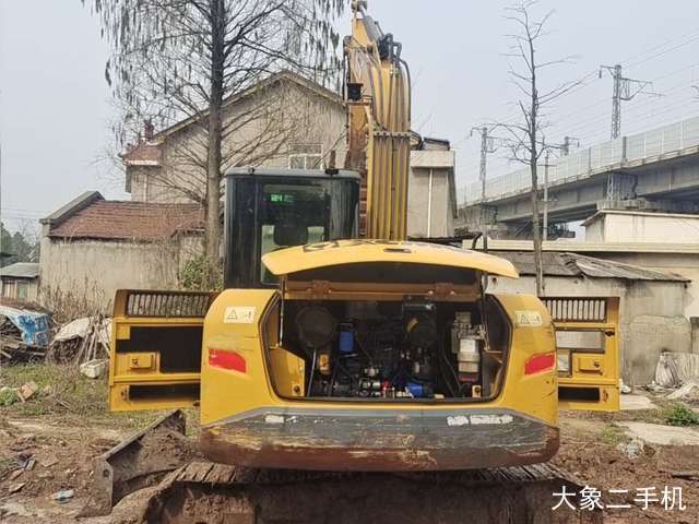 徐工 XE75D 挖掘机