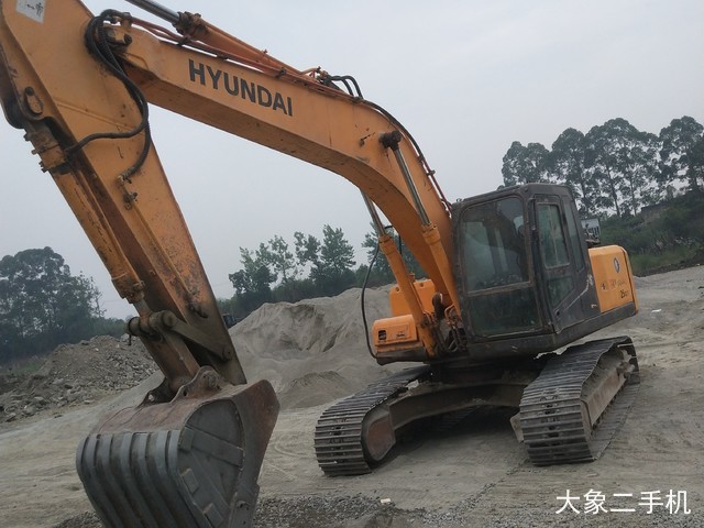 现代 R225LC-7 挖掘机