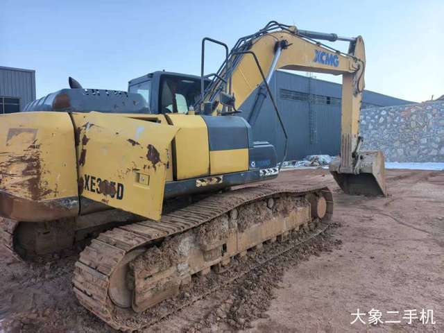 徐工 XE270DK 挖掘机