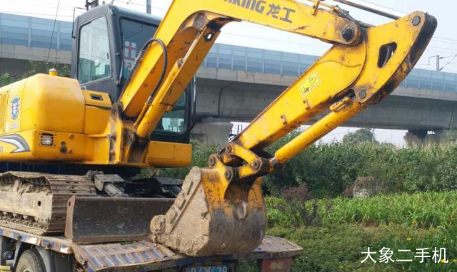 龙工 LG6060 挖掘机