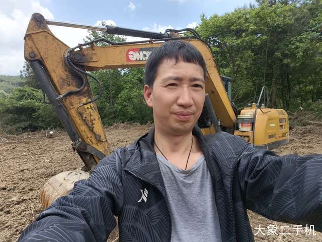 徐工 XE80 挖掘机