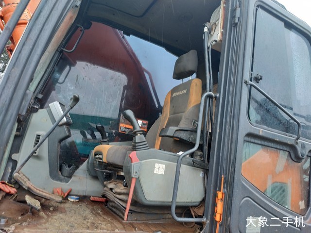 斗山 DX380LC 挖掘机