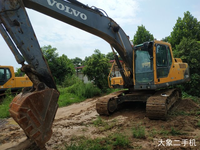 沃尔沃 EC210B 挖掘机