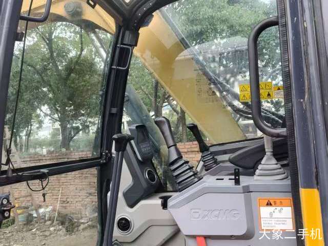 徐工 XE75D 挖掘机