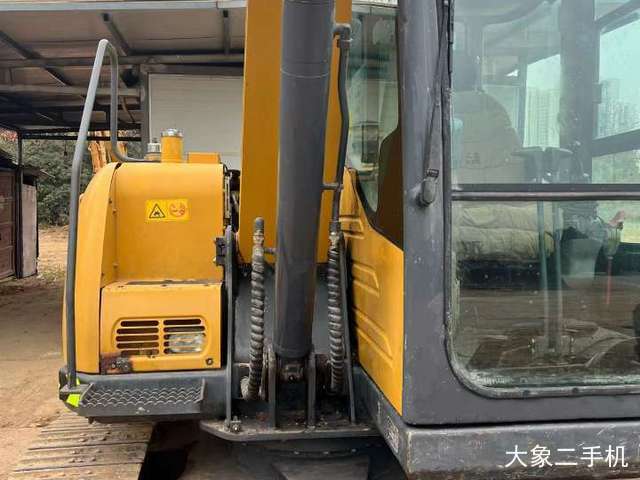 徐工 XE75D 挖掘机