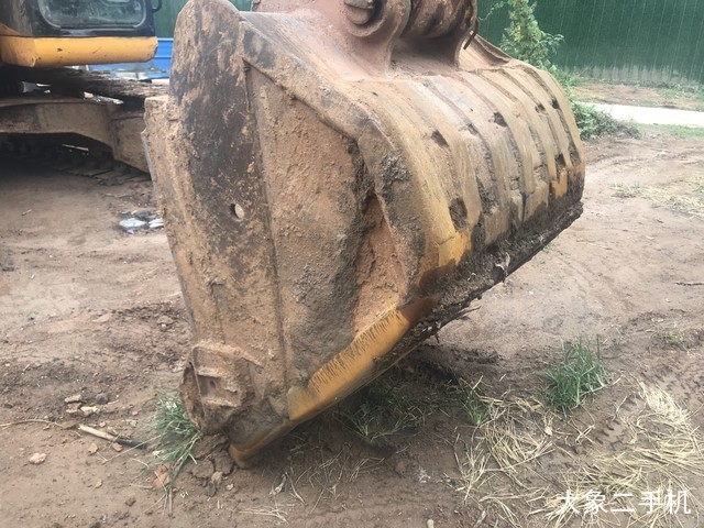 龙工 LG6225D 挖掘机