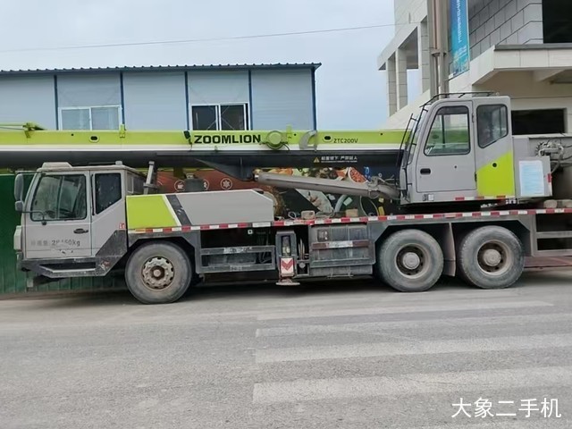 中联重科 ZTC200V 起重机
